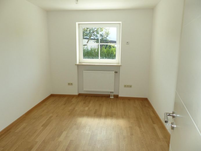 Nun noch Günstiger  Traum- Eigentumswohnung, EG, 5 Zimmer, 2 Bäder, Terrasse,  Garten, Einzelgarage, – 2.Kinderzimmer