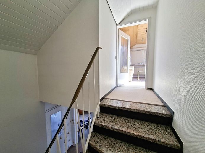 CITYHOUSE: Schöne, gepflegte Doppelhaushälfte, mit großem Garten, Kamin, Garage und Stellplatz – Eingangsbereich Dachgeschoss