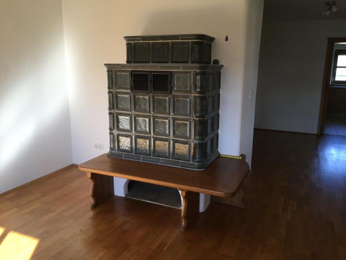 1OG Wohnzimmer mit Kachelofen