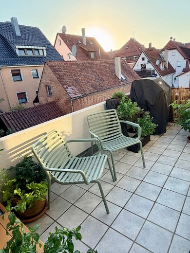 Helle 4-Zi.-Wohnung mit 2 Balkonen & Stellplatz – modernisiert, Süd-West – Balkon west