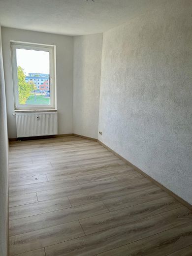 Première occupation après rénovation complète : attrayant appartement de 3 pièces avec cuisine équipée à Dessau – Photo 2