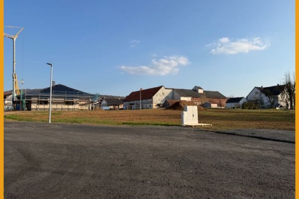 IDEALER PLATZ FÜR IHREN BUNGALOW!
KEINE KÄUFERPROVISION!