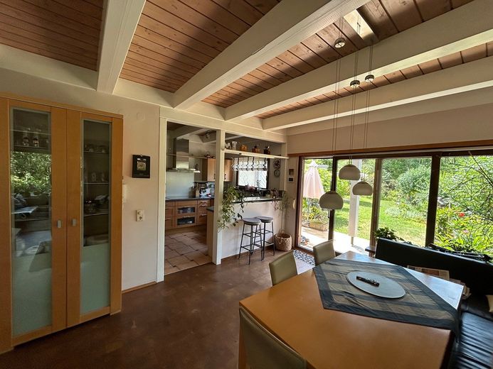Casa unifamiliare da sogno con ampio terreno nel verde – Foto 8