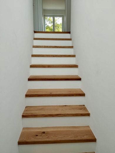 Moderna casa bifamiliare con 5 locali, finiture di pregio e giardino a Bönningstedt – Treppenaufgang