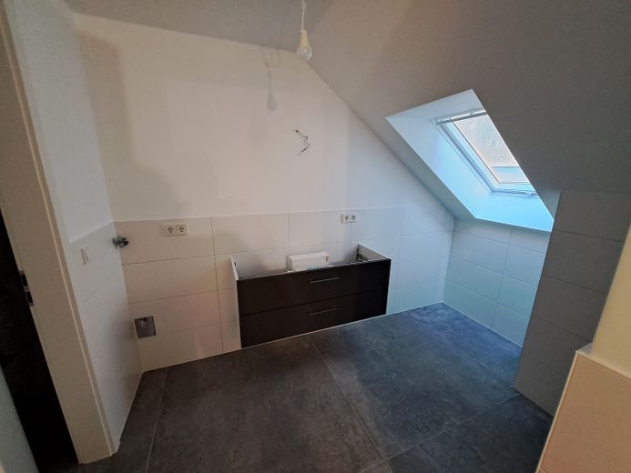 Moderno appartamento mansardato con 2 locali in centro – Bad