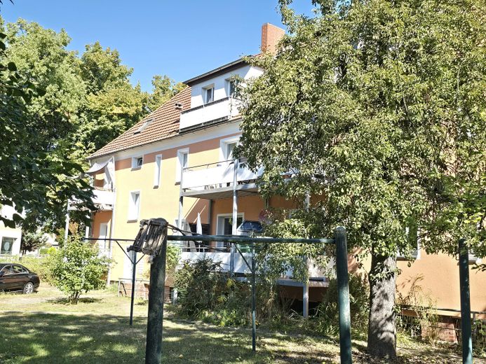 Edificio plurifamiliare con 10 unità abitative nel quartiere delle ville di Stendal – Hof mit Birne und Kirsche
