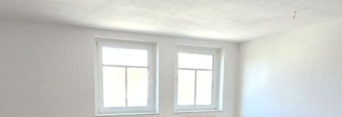 ! Attraktiv, geräumige 2 Zi.Wohnung mit großer Küche und Balkon !