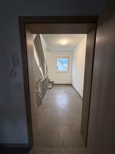 Appartamento di 3 locali, nuova costruzione, balcone, riscaldamento a pavimento, impianto di ventilazione, WE3 – Treppenhaus