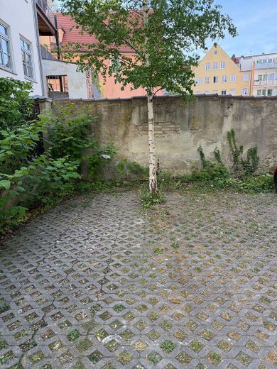 LEERSTEHENDE & Sanierungsbedürftige Wohnung mit Potenzial in Augsburger Top-Lage – Stellplatz