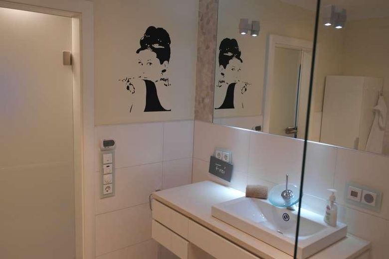 Jüchen-Hochneukirch’te kiralık lüks daire – Bad