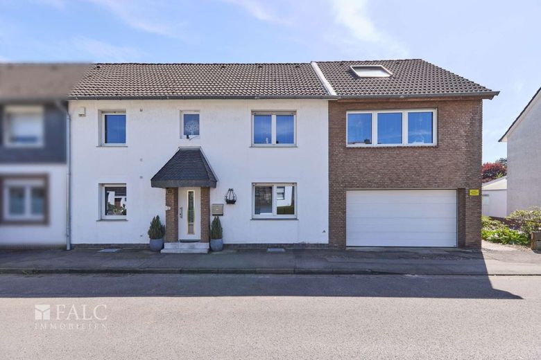Landluft mitten in Alsdorf ? - Enjoy living direkt am Feld! – Vorderansicht