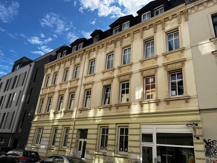 Living with a feel-good factor – attractive ground floor apartment in Leipzig-Lindenau – Ansicht Straße