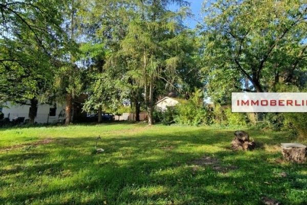 IMMOBERLIN.DE - Toplage im Ortskern! Sehr attraktives Baugrundstück in Seenähe