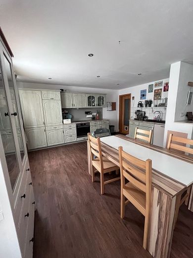 Modernized semi-detached house with garden – Foto 10