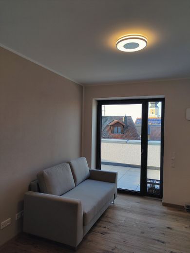 Prov.frei!-Hochwertige 3-Zi.-Terrassenwohnung mit großer Dachterrasse, Küche, zentral – Gäste-/Kinderzimmer