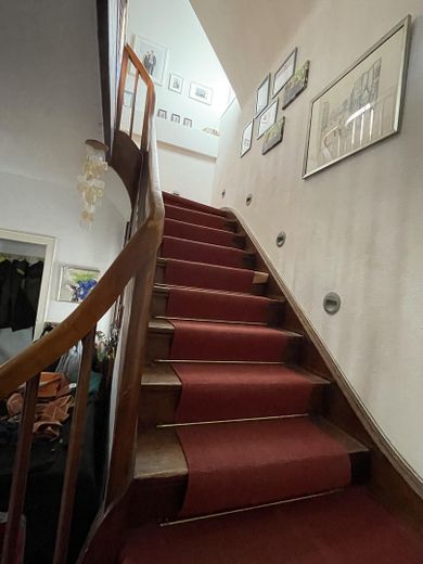 Massivholztreppe ins 1. OG