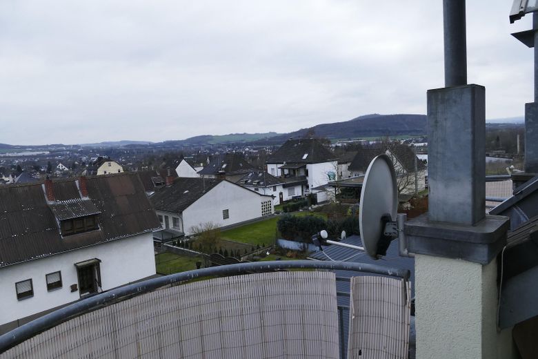 Dachgeschosswohnung mit Weitblick – Balkon