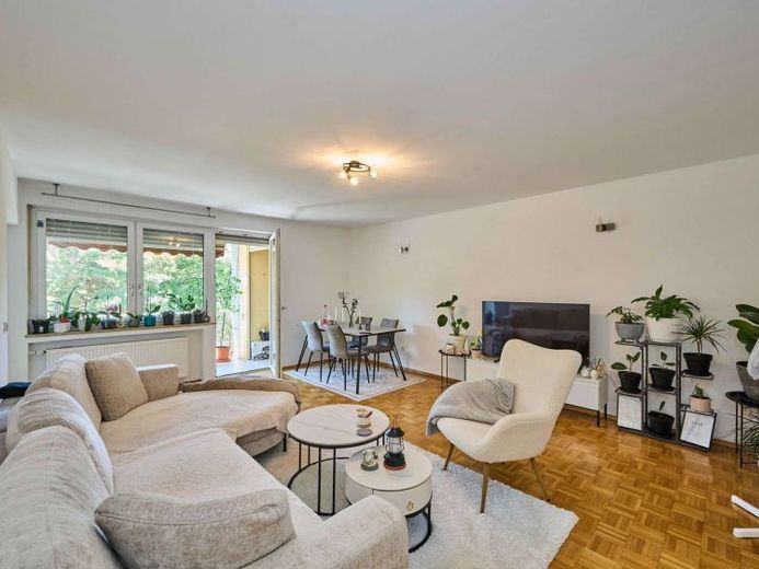Straubinger Süden, 2 Balkone: Diese 3-Zimmer-Wohnung hat alles, was Familien und Anleger suchen – Foto 1