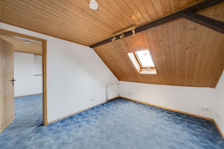Großzügiges 8-Zimmer-Wohnhaus auf drei Wohnebenen in Aßlar-Berghausen – Foto 8