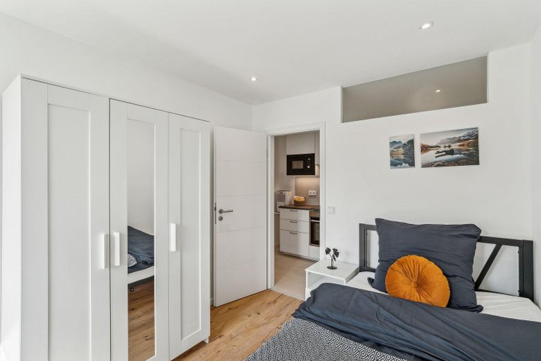 Top-Uni-Lage! Modern möbliertes Zimmer in sanierter WG | All-inclusive - mit Strom und Internet – WG-Zimmer