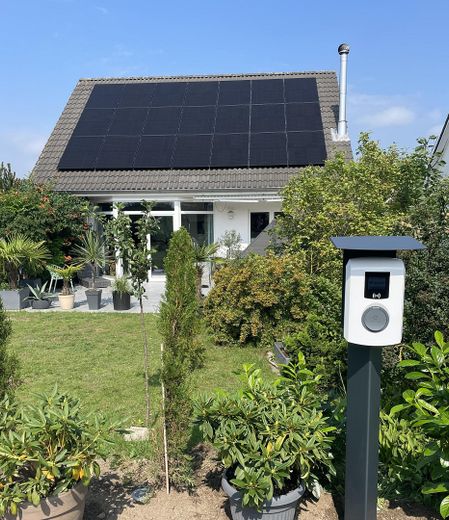 Modernisiertes Einfamilienhaus mit PV-Anlage, neuer Heizung und Traumterrasse – Haus mit Wallbox