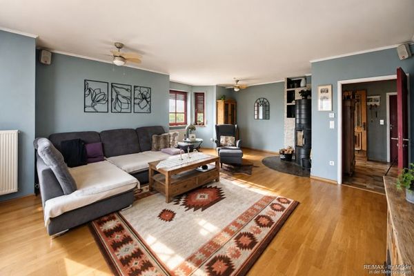 Plenty of Space for Your Living Ideas – 165 m², Garden, Fireplace & Approx. 100 m² of Additional Expansion Reserve