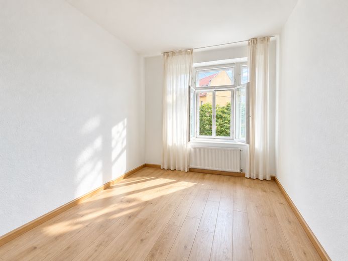 Renovierte 3-Raum-Wohnung in Leipzig – Zweinaundorfer Straße im 1.OG – Schlafzimmer