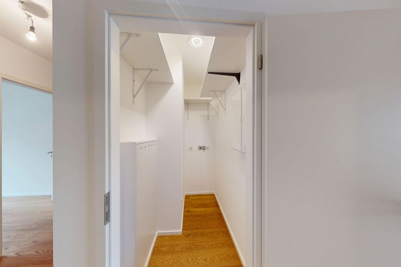 Moderno piso de 3 habitaciones con azotea, balcón y plaza de garaje subterráneo en HafenCity – Abstellraum