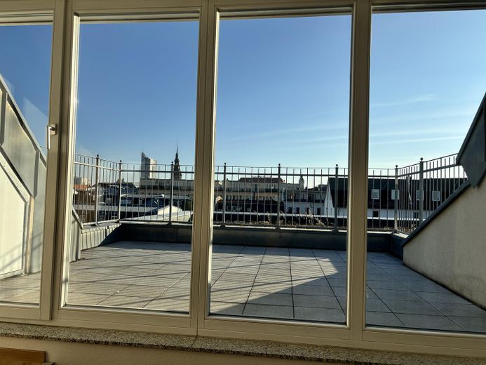 Sobre los tejados de Leipzig: dúplex de 2,5 habitaciones con 25 m² de terraza-solárium en la azotea en Rosental/Zoo – Foto 3