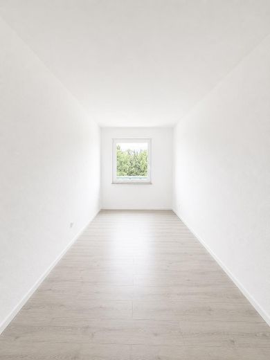 Appartamento di 3,5 locali ristrutturato con balcone e riscaldamento a pavimento – Büro