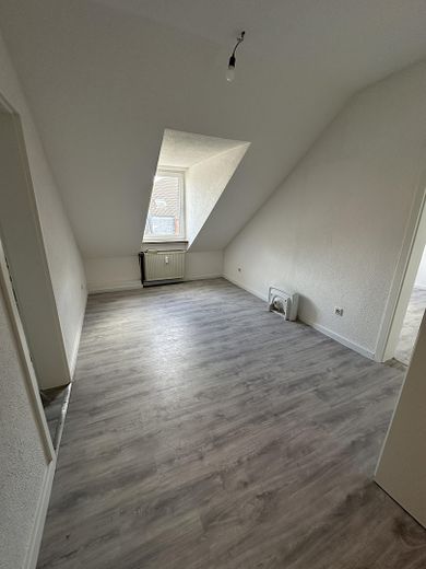 ** Frisch kernsanierte 5-Zimmer-Wohnung im Altbau Dachgeschoss ** – Foto 4
