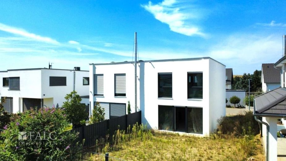 Der Feinschliff liegt bei Ihnen! Moderne Neubau DHH mit Garten und tollem Schnitt - FALC Immobilien – Objetkansicht Hinten (Org.)