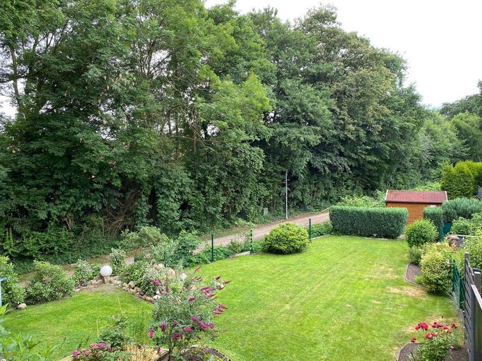 *Ihr neues Zuhause in absolut ruhiger und familienfreundlicher Umgebung !!!* – Ausblick