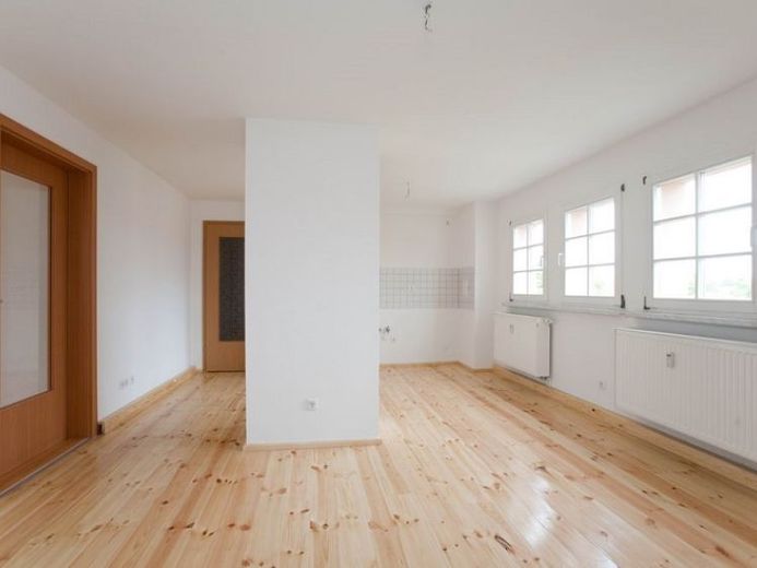 Himmel überm Kopf, Grün vor der Tür: Wunderschöne 3-Zimmer-Dachgeschosswohnung mit Garten – Foto 1