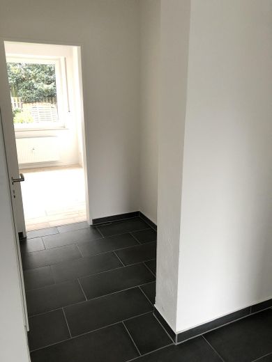 Renovierte 4-Zimmer-Wohnung mit Garten in Rheine-Hauenhorst – Flur/Garderobe