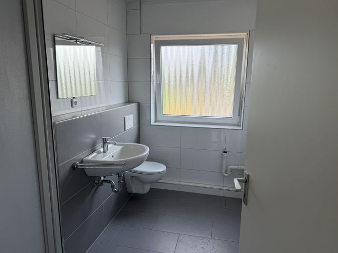 Ruhige Wohnung mit Gartennutzung im 1. OG – Badezimmer