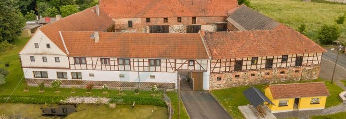GERESERVEERD:Wonen, werken & hobby in XXL-formaat: Historische vierkantshoeve met enorm potentieel