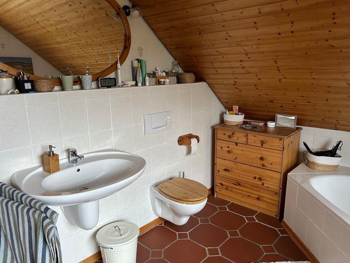 Eltern-Badezimmer DG 1