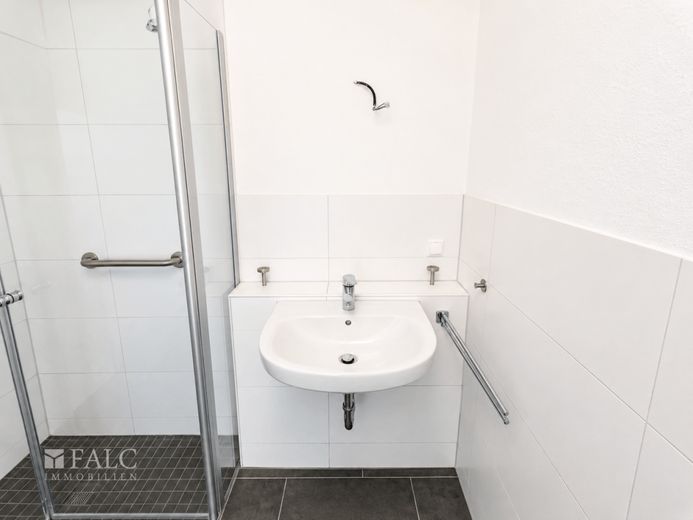 Barrierefrei wohnen mit Sicherheit - Moderne 2 Zimmerwohnung mit Aufzug, Balkon und Pflegeangebot – Badezimmer