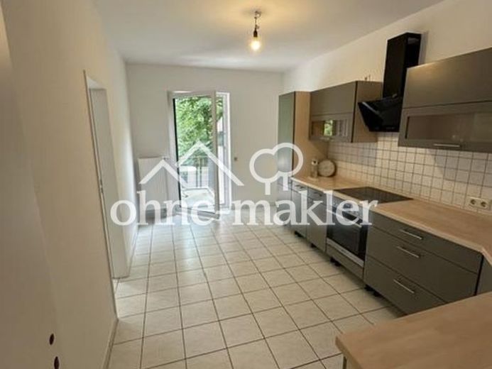 Modernized 3-room ground-floor apartment with garden, terrace and two parking spaces – Foto 1