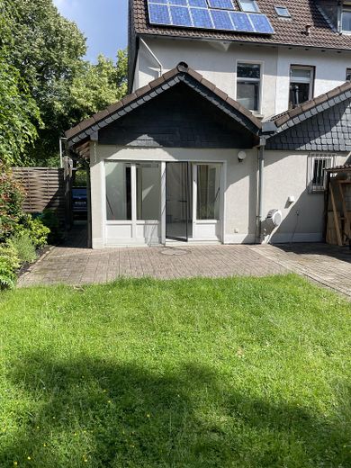 Charmantes Einfamilien-Endreihenhaus mit Garten in stadtnaher und ruhiger Lage – Blick auf dem Wintergarten