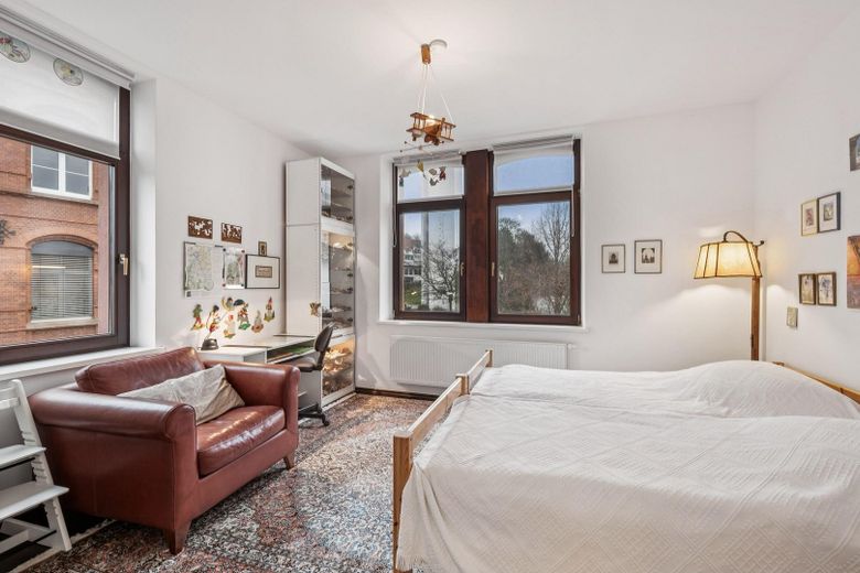 Ein-/Zweifamilien Stadthaus am Weinberg kernsaniert, vielseitig nutzbar, freistehend – Kinder-/Gästezimmer OG