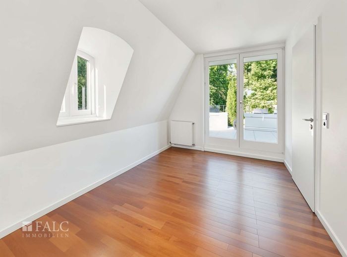Wohn(t)raum über 2 Etagen mit Dachterrasse, Balkon, 2 Einstellplätzen, Einbau Wärmepumpe 2026 – 2. Zimmer (3.OG, ca. 11,81 m²)