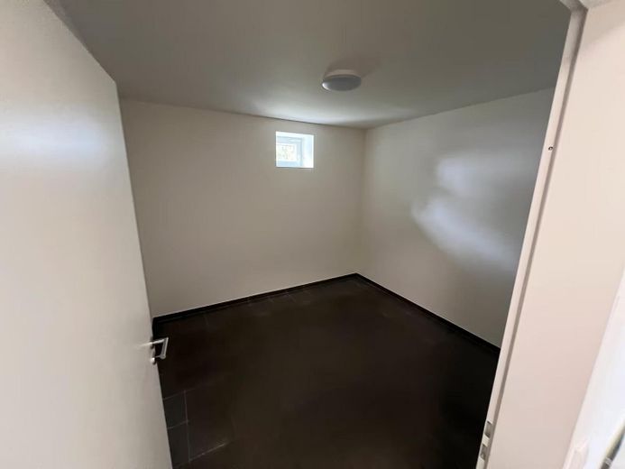 Новое коммерческое помещение (300 м²) с офисом, 1.500 м² открытой площадки и отличным подключением к A25 – Foto 8