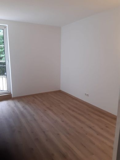 Schöne, frisch renovierte 2-Zimmer Wohnung, direkt am Schloß Broich – Schlafzimmer