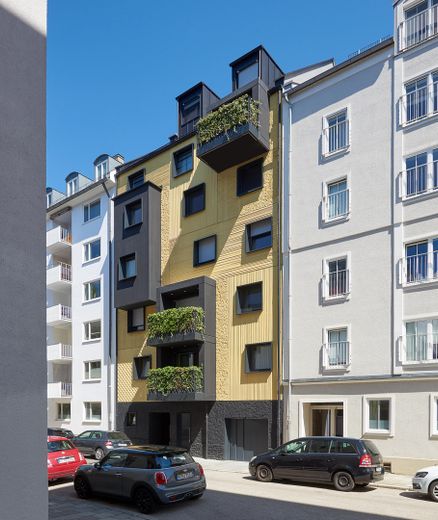 Exklusives Wohnen im Lehel – Neuwertige Wohnung mit Lift & Klimatisierung & Garten – Foto 2