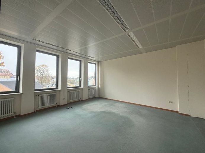 Barrierefrei mit Aufzug: Bürofläche in zentraler Lage in Selb (ca. 400 m²) – 1. OG – Tiefgarage – Foto 1