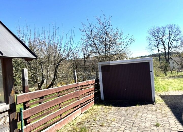Freistehendes Einfamilienhaus mit Garten in Nagel ( Fichtelgebirge ) – Garage