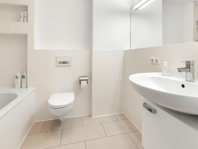 Modernes Reihenmittelhaus mit Photovoltaik und viel Platz zum Leben in Großburgwedel – Badezimmer EG