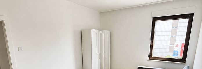 Helle und gepflegte 3 Zimmer Wohnung mit Einbauküche in Nürnberg! – Wohn- und Esszimmer